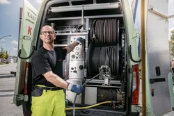 Entschlammung eines Regenrückhaltebeckens